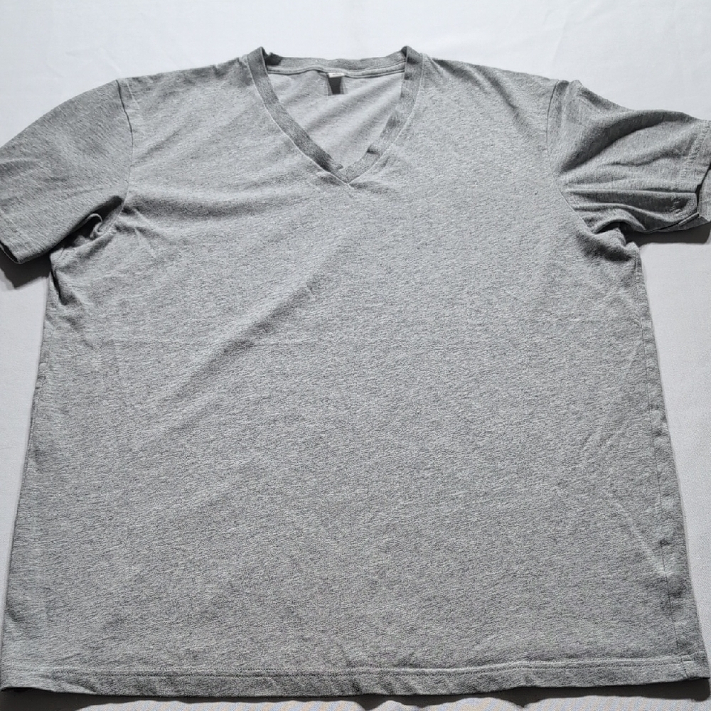Uniqlo Gray Short Sleeve Tee